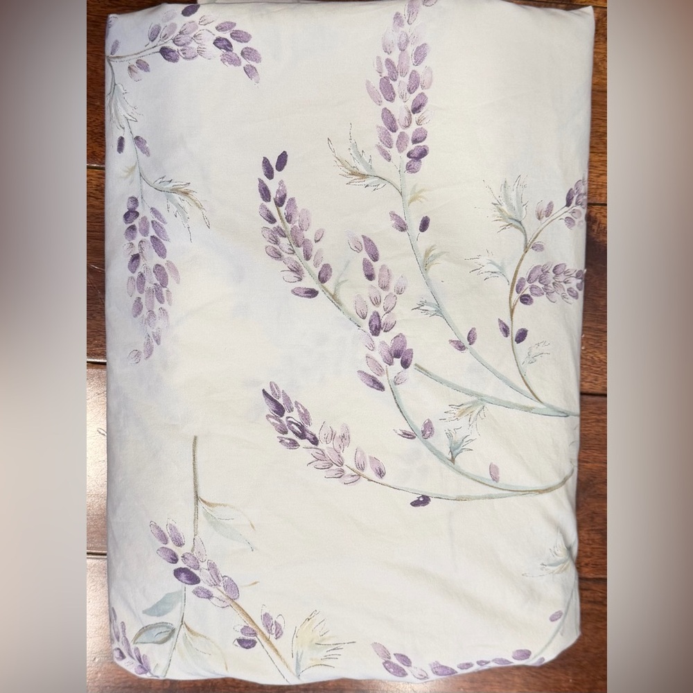 Pottery Barn 100% Organic Cotton Lavender Print Ivory Queen Duvet Cover.